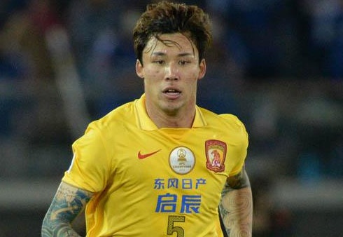 Chuyen nhuong 28/8: Chelsea mua 'Sergio Ramos Trung Quoc'? hinh anh