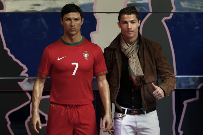 Ronaldo chi 20.000 bang sao chep tuong sap cua ban than hinh anh