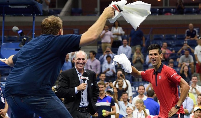 Djokovic cung fan tao nen dieu nhay hai huoc hinh anh