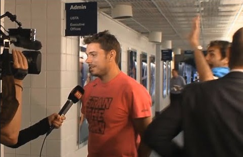 Federer treu dua Wawrinka trong buoi phong van hinh anh