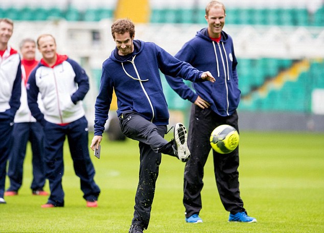 Andy Murray thu tai sut bong trung xa hinh anh