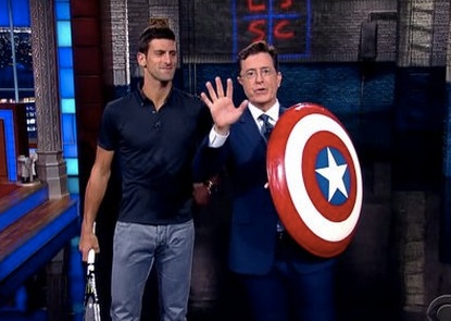 Djokovic tro tai phat bong trung khien Captain America hinh anh