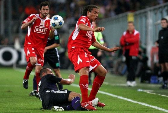 Chan thuong kinh hoang cua Wasilewski hinh anh