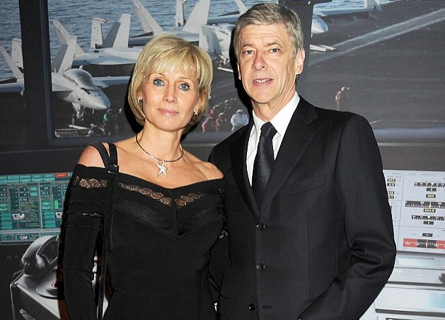 HLV Arsene Wenger chia tay vo vi Arsenal hinh anh