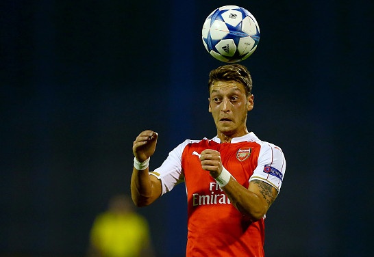 Arsenal tang luong ky luc de troi chan Oezil hinh anh