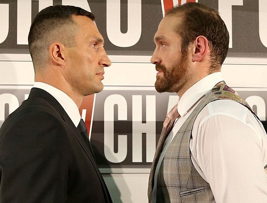 Tran so gang dinh cao Klitschko - Fury bat ngo bi hoan hinh anh