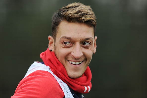 Oezil: ‘Khong cau thu nao dang gia 50 trieu euro’ hinh anh