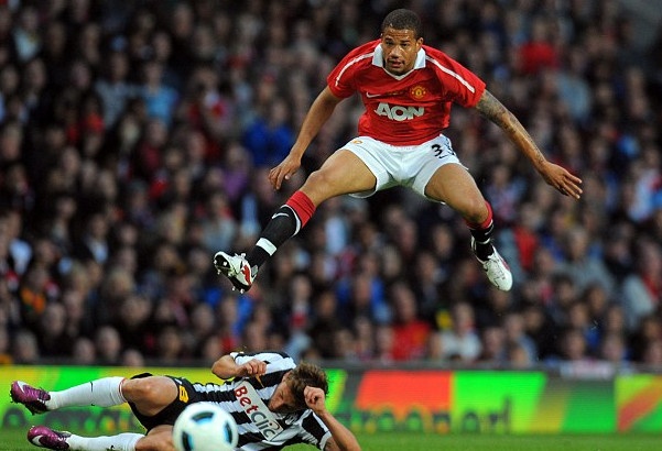 Bebe thua nhan co the tro lai khoac ao MU hinh anh