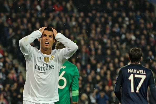 Ronaldo kem duyen, Real chia diem tren san PSG hinh anh
