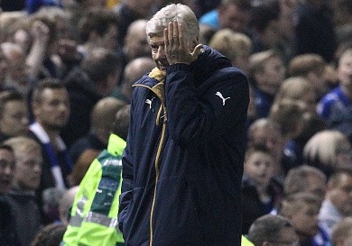 Wenger lo chan thuong cua hoc tro hon that bai hinh anh