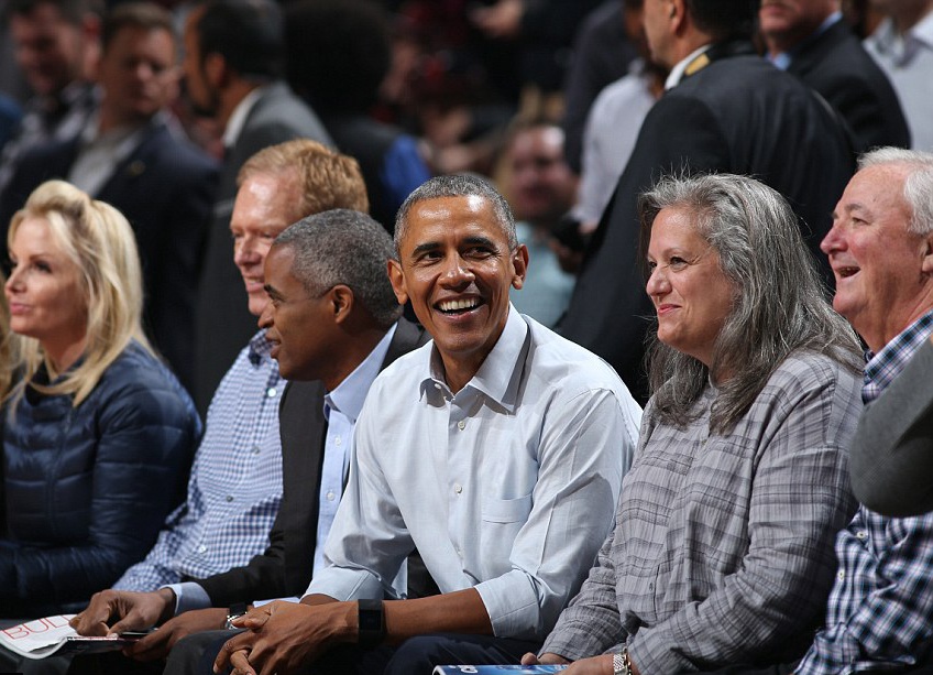 Tong thong Obama vui ve du tran khai man NBA hinh anh