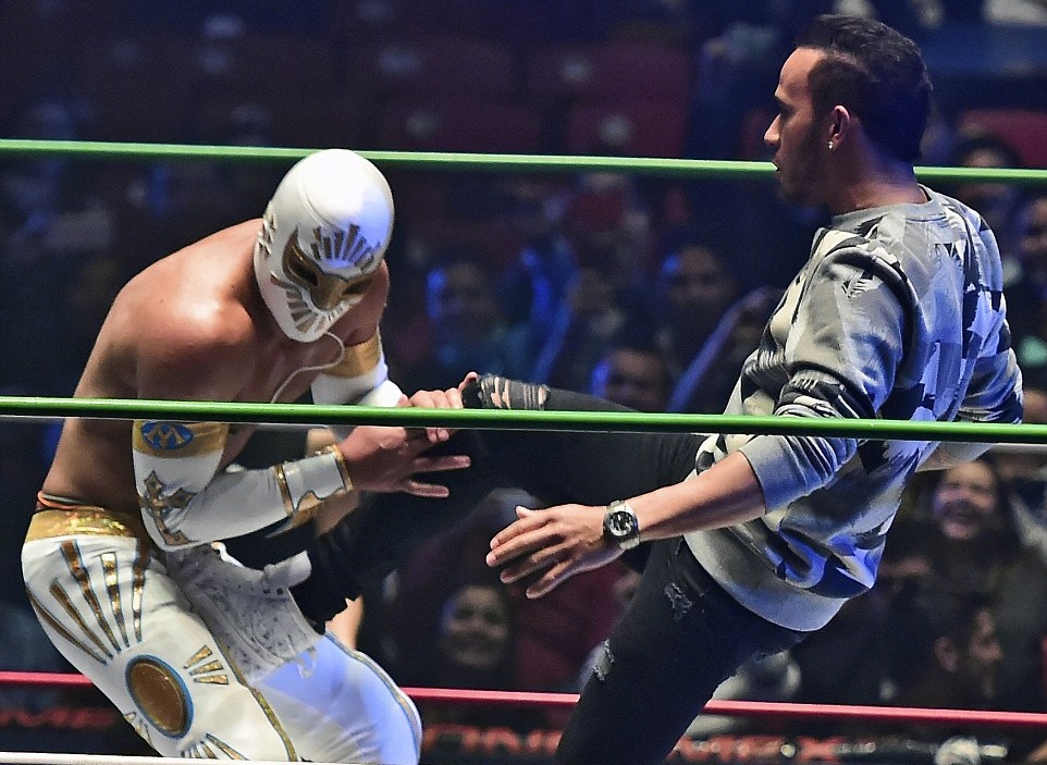 Nha vo dich F1 the gioi tro tai tren san vat bieu dien hinh anh