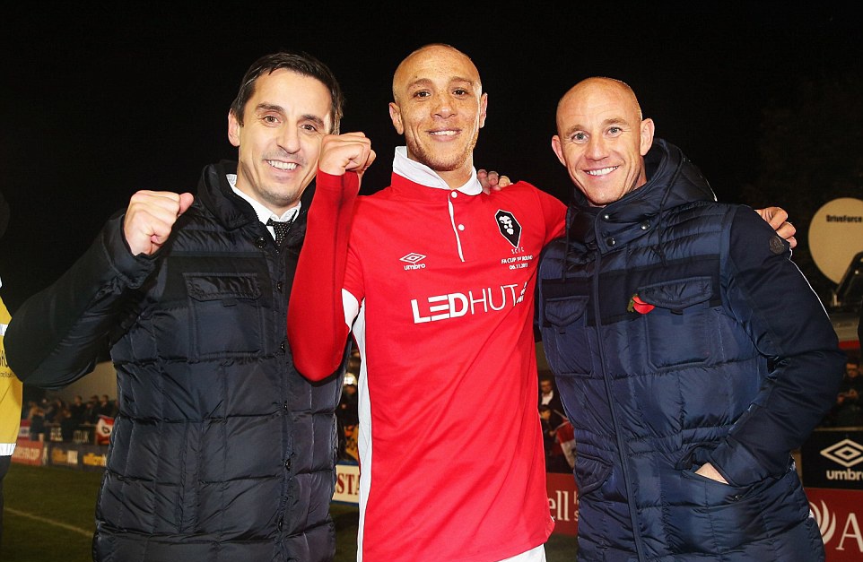 Cac cuu danh thu MU an mung doi nha vao vong 2 cup FA hinh anh