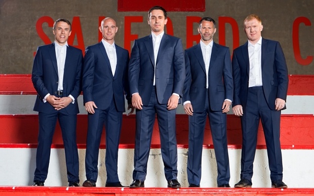 Doi bong cua cac huyen thoai MU bo xa ‘Quy do’ ve luot xem hinh anh