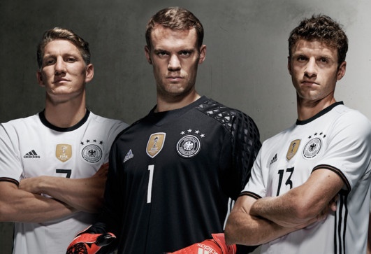 Duc, Italy ra mat mau ao dau EURO 2016 hinh anh