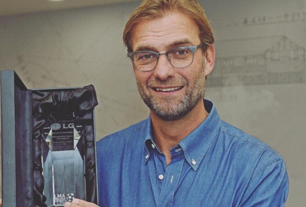 HLV Juergen Klopp gianh giai thuong dau tien cung Liverpool hinh anh
