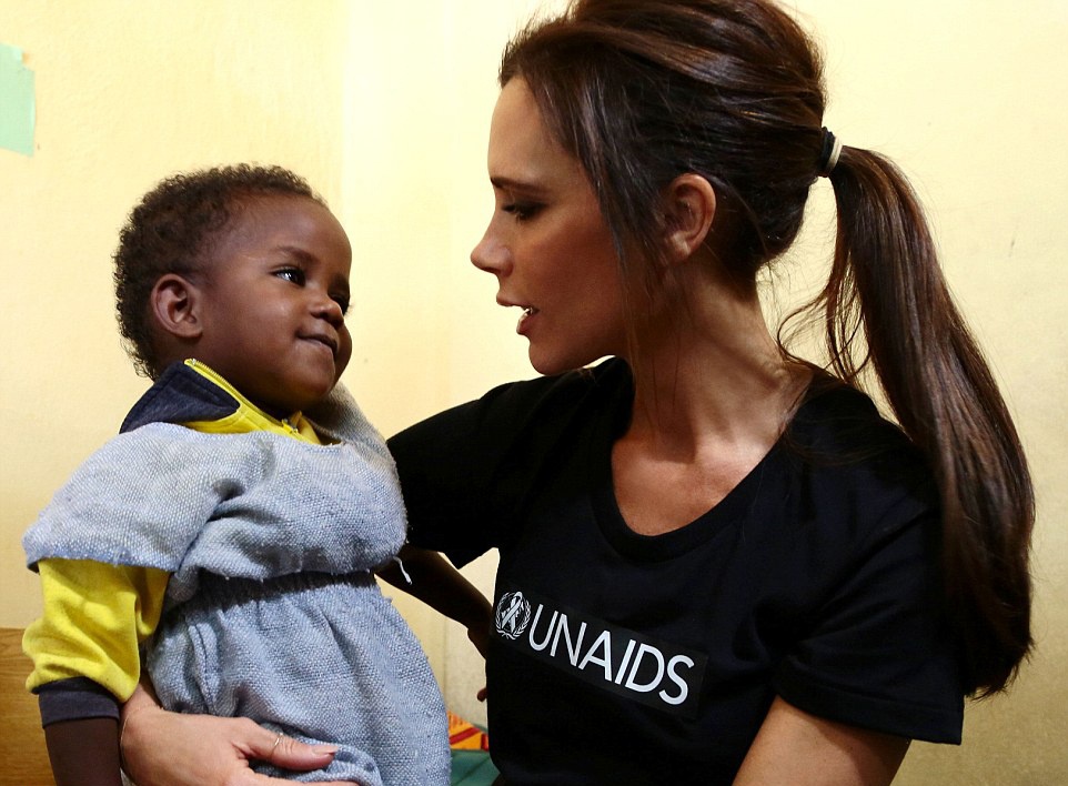 Vo chong Beckham tich cuc tham gia phong chong AIDS hinh anh