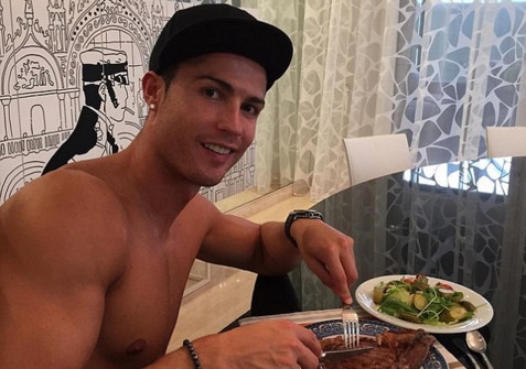 Sir Alex tiet lo ly do giup Ronaldo toa sang tai Real hinh anh