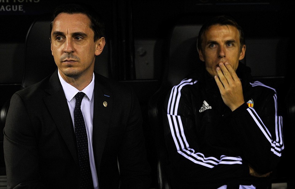 Gary Neville co su khoi dau te hai cung Valencia hinh anh