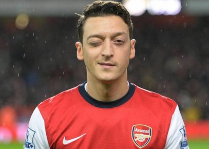 Owen mia mai pha kien tao cua Oezil hinh anh