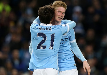 Thang dam Sunderland, Man City cach ngoi dau 3 diem hinh anh