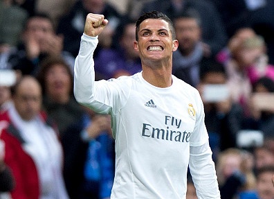 Ronaldo lap cu dup, Real bam duoi Barca hinh anh