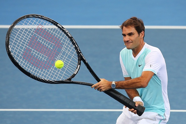 Federer chat vat thi dau cung chiec vot khong lo hinh anh