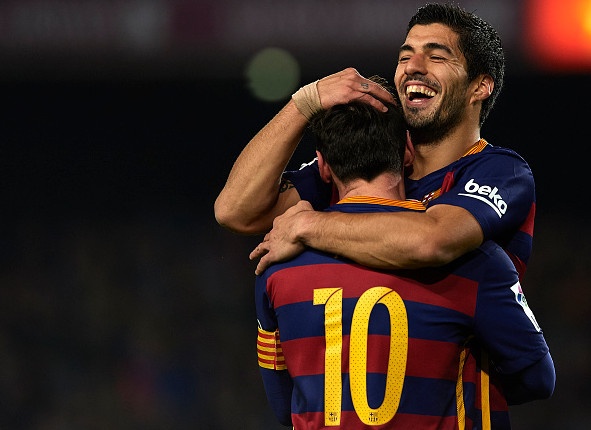 Suarez, Messi thay nhau ghi ban, Barca ha Valencia 7-0 hinh anh