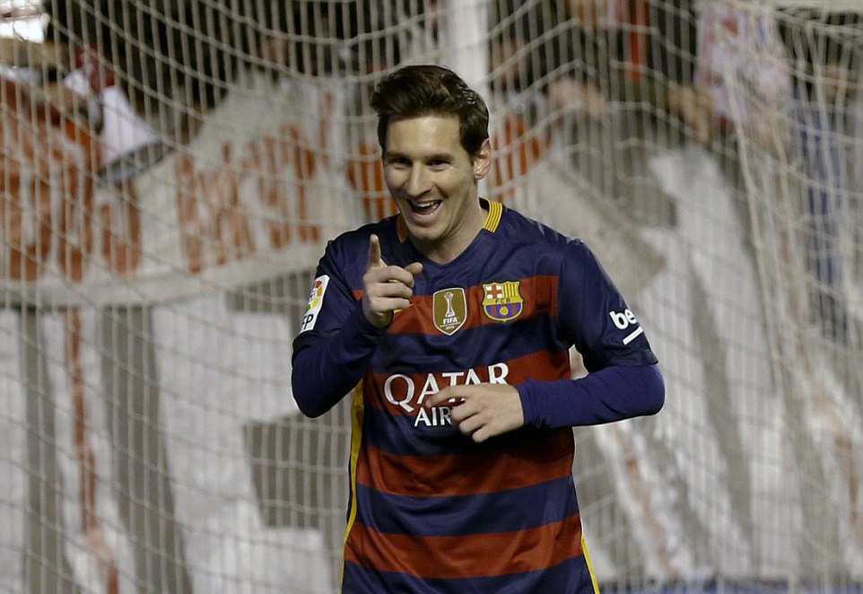 Messi lap hat-trick, Barca vuot ky luc bat bai cua Real hinh anh