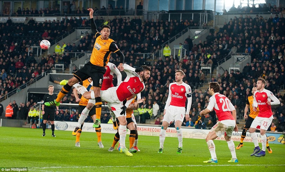 Arsenal vao tu ket cup FA anh 7