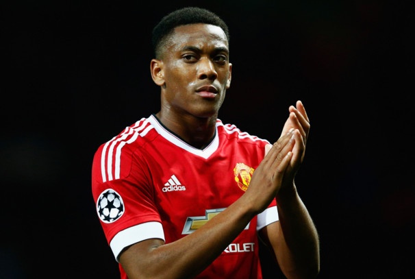 MU can nhac doi Martial lay Cavani hinh anh