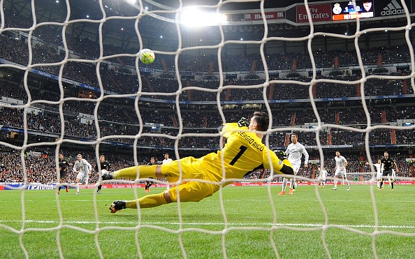 Ronaldo sut hong penalty anh 3