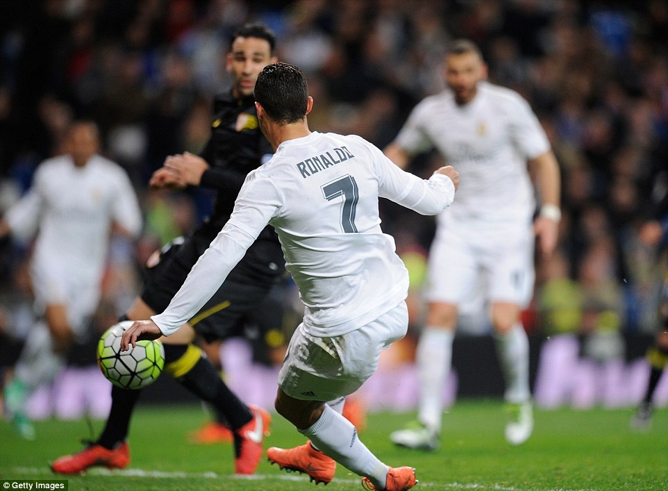 Ronaldo sut hong penalty anh 4