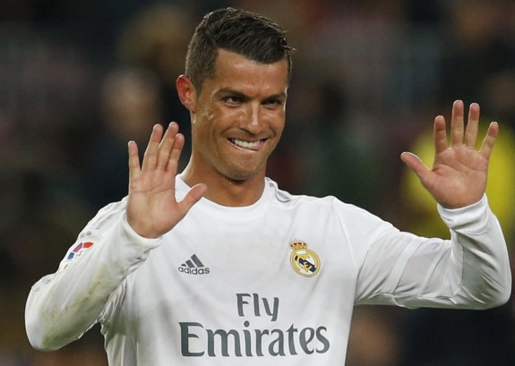 Ronaldo ghi ban giup Real thang nguoc Barca tai Nou Camp hinh anh