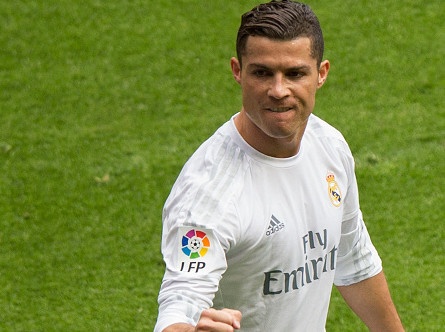 Ronaldo ghi dau giay 3 ban, Real thang dam 4-0 hinh anh