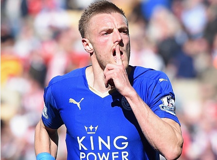 Vardy lap cu dup, Leicester cham mot tay vao chuc vo dich hinh anh