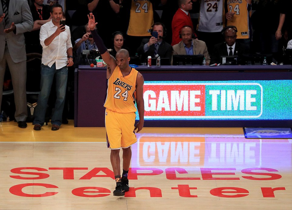 Kobe Bryant gia tu su nghiep anh 2