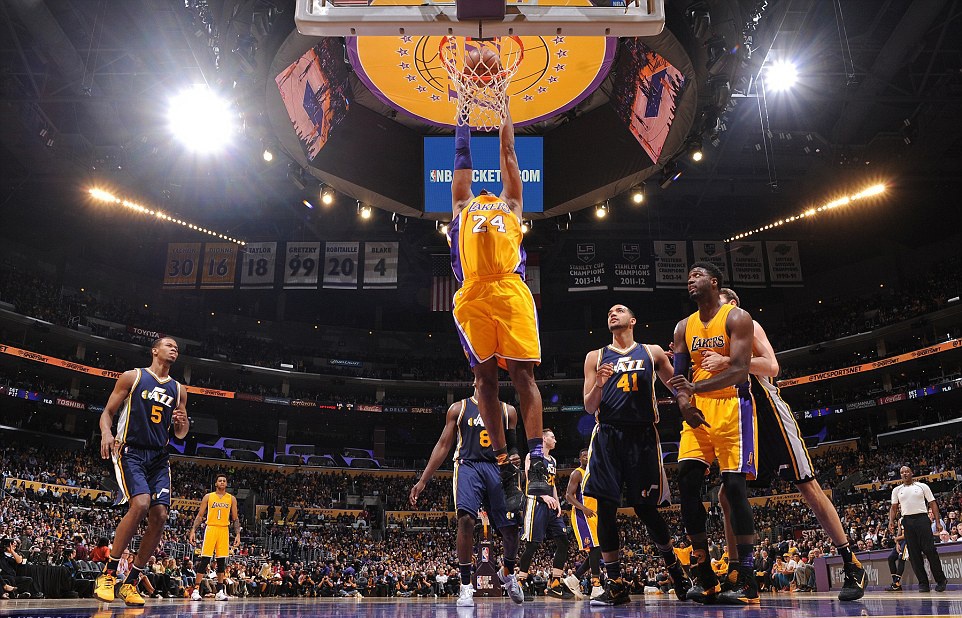 Kobe Bryant gia tu su nghiep anh 4