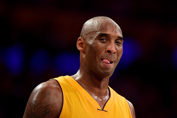 Kobe Bryant ghi 60 diem trong tran chia tay su nghiep hinh anh