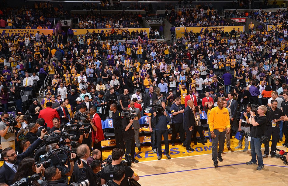 Kobe Bryant gia tu su nghiep anh 9