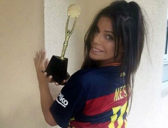 Messi chan tai khoan cua hoa hau sieu vong 3 hinh anh