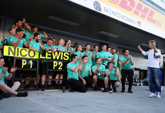 Đội đua Mercedes gửi tâm thư ảnh 1 Doi dua Mercedes gui tam thu anh 1