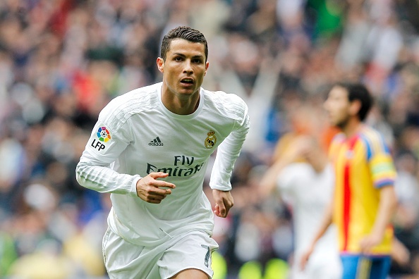 Real vs Valencia (3-2): Ronaldo toa sang voi mot cu dup hinh anh