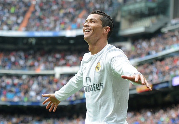 Ronaldo lap cu dup, Real vuot Atletico va bam sat Barca hinh anh