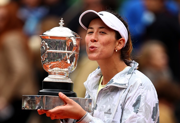 Ha Serena Wiliams, Muguruza lan dau vo dich Roland Garros hinh anh