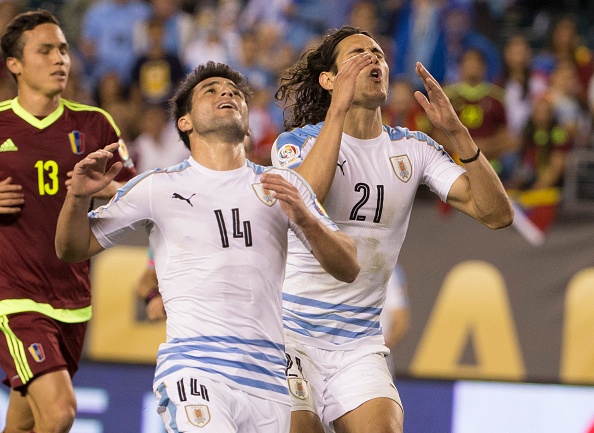 Suarez nổi điên ảnh 4 Suarez noi dien anh 4