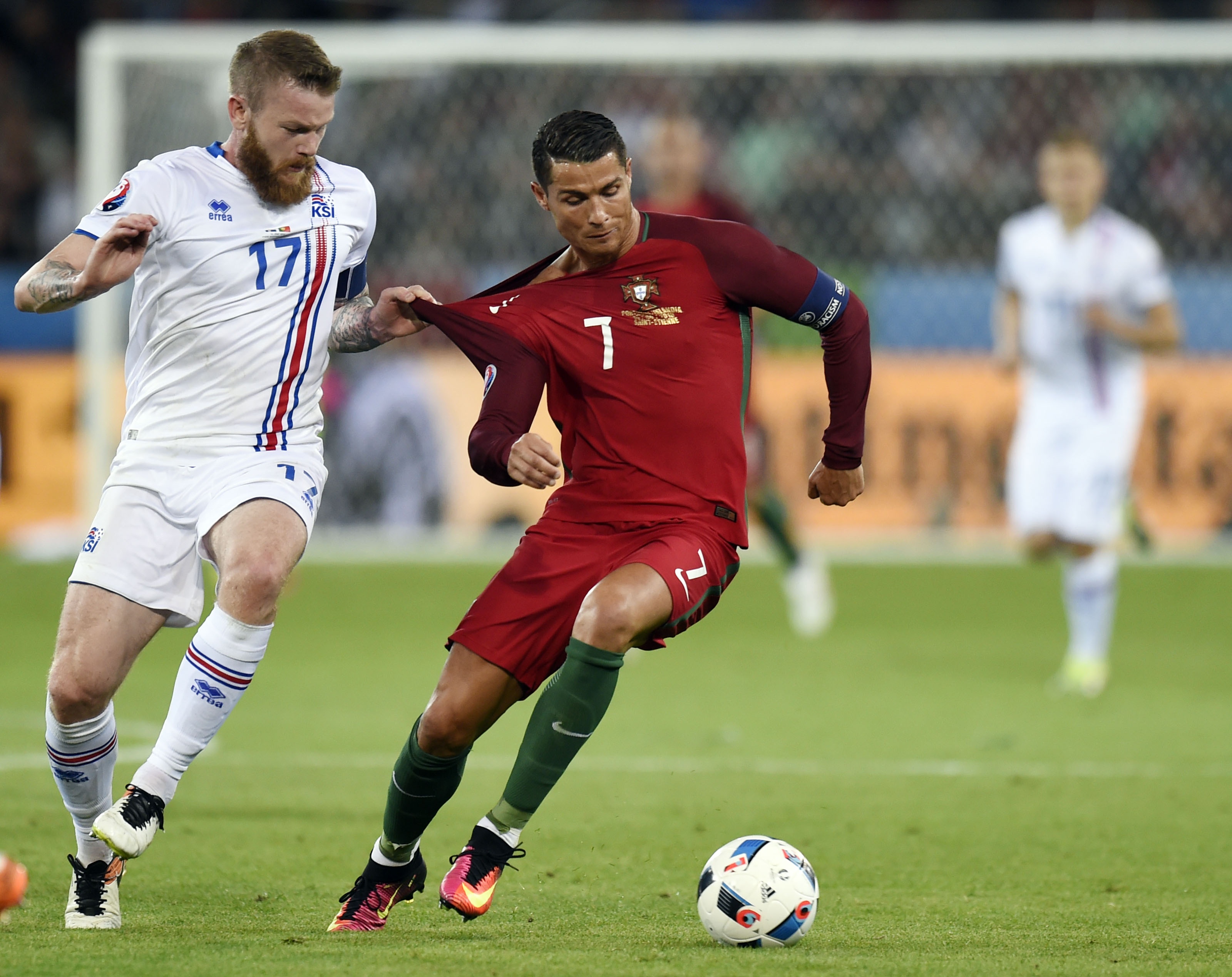 Ronaldo bat luc anh 9