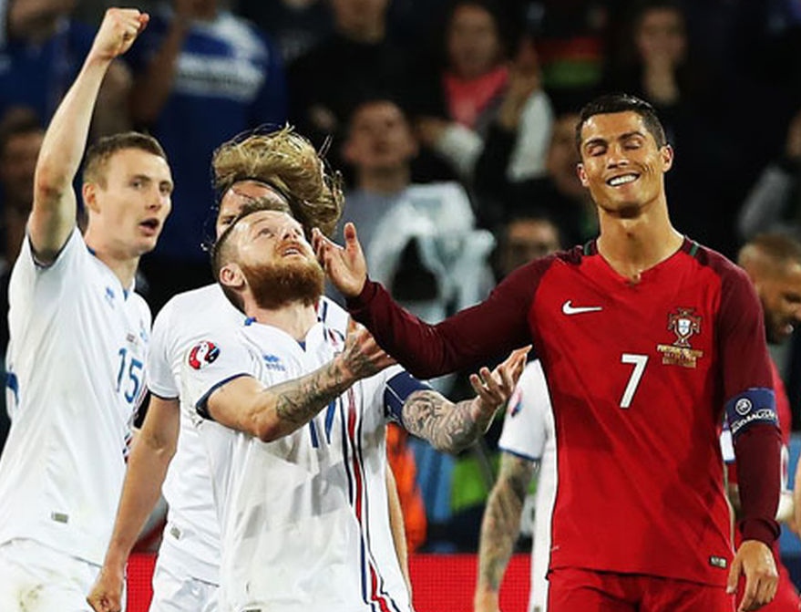 Ronaldo bat luc nhin Iceland an mung nhu vo dich Euro hinh anh