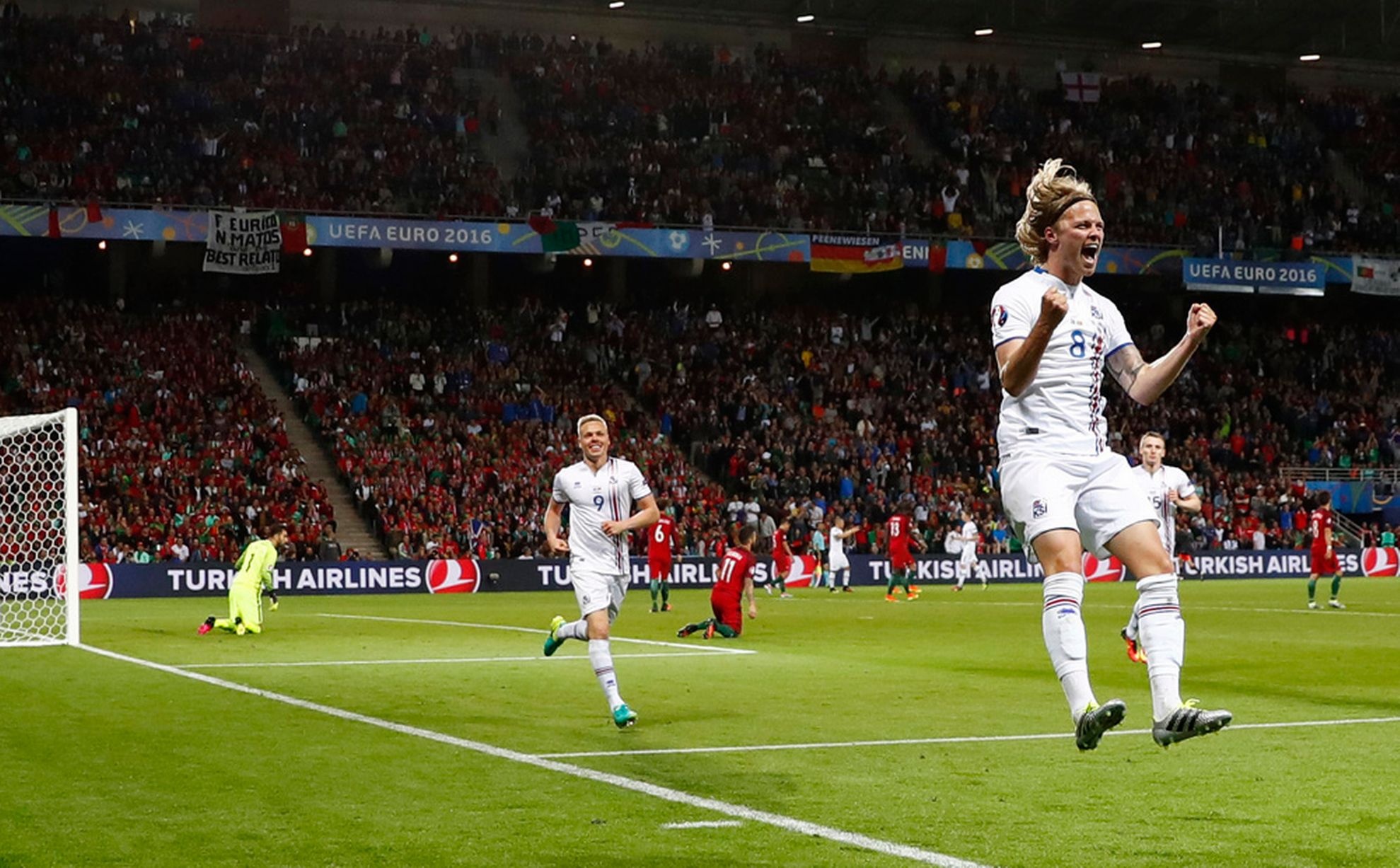 Ronaldo bat luc anh 12