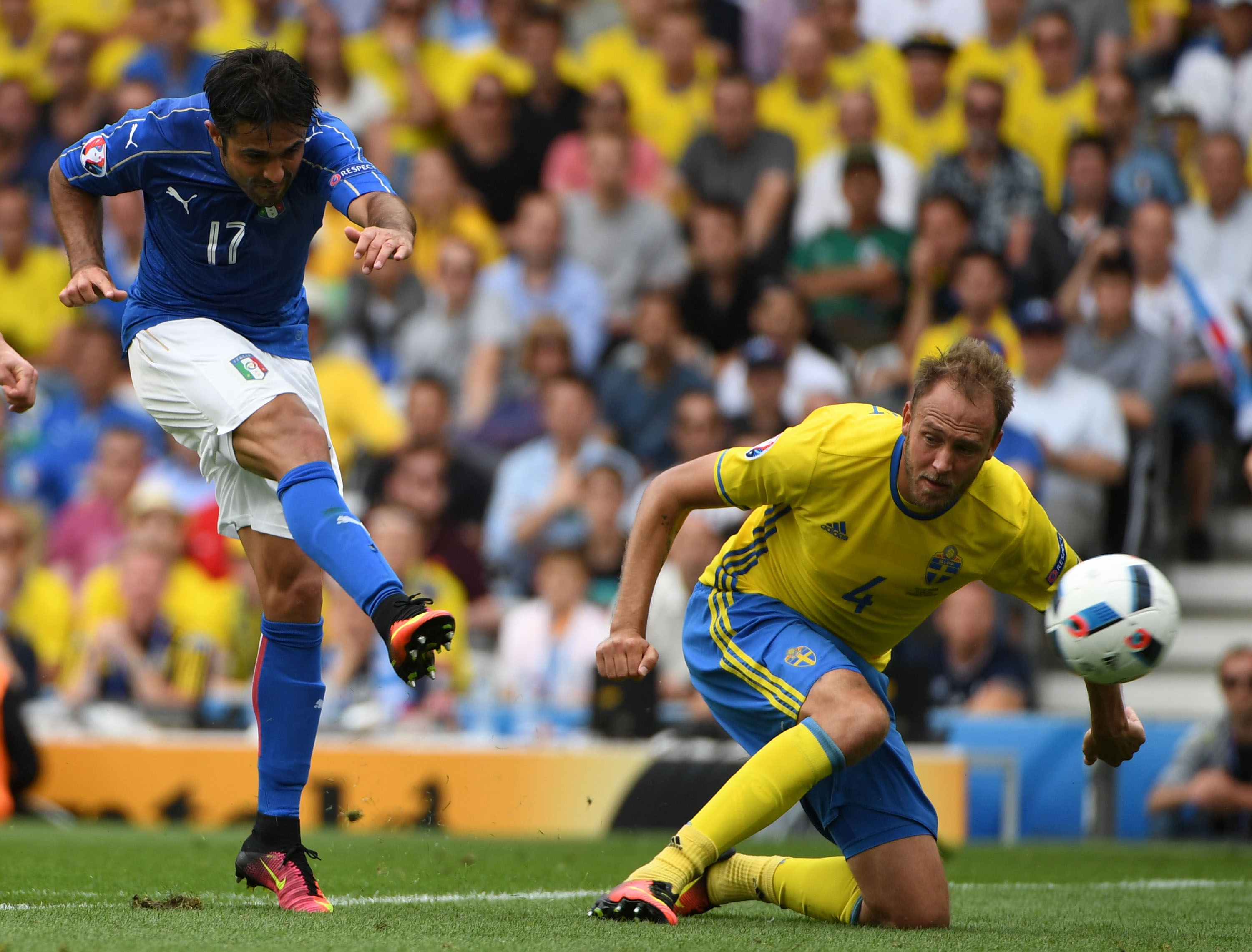 Cham diem Italy 1-0 Thuy Dien anh 16